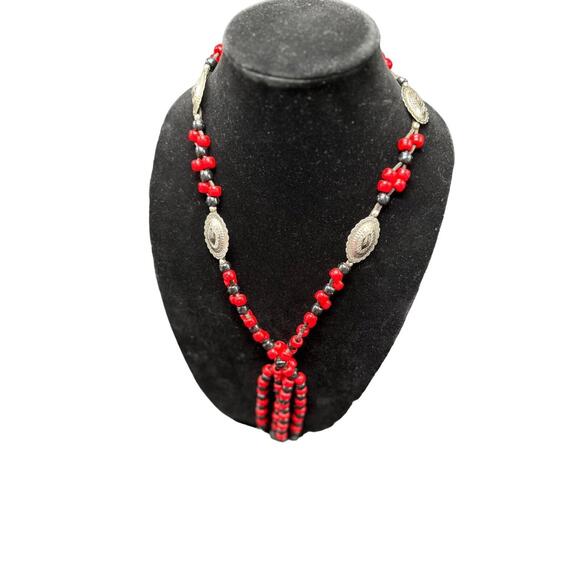 Vintage Womens Black & Red Beaded Boho Rodeo Concho Cowgirl Necklace 31" - Picture 2 of 5